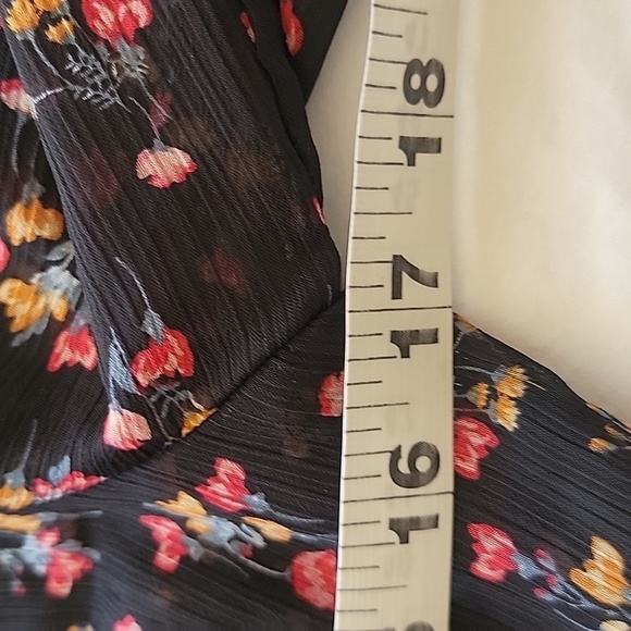 Xhilaration Size XS Sheer Crochet Trim Double Button High-Low Kimono Duster, EUC - Picture 7 of 11